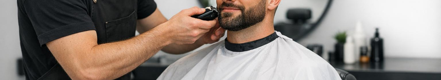We offer quick and professional male surgery, beard design and personal advice to achieve a cared daily appearance.