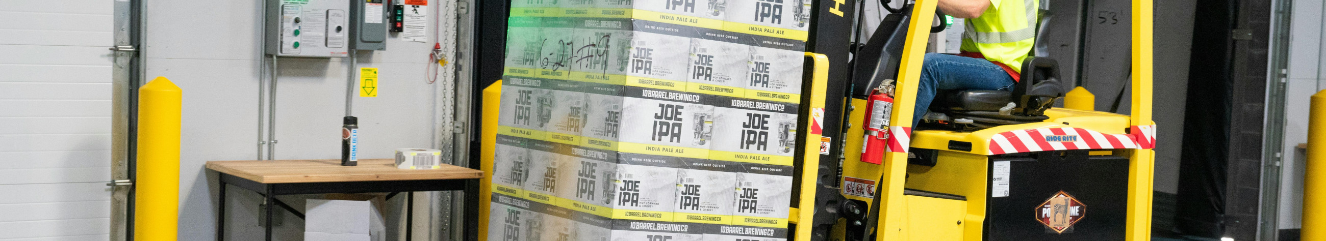 We offer recognised material handling machines, rent and used equipment, and ensure maintenance, spare parts and operator training to reduce stagnations and improve safety at work.