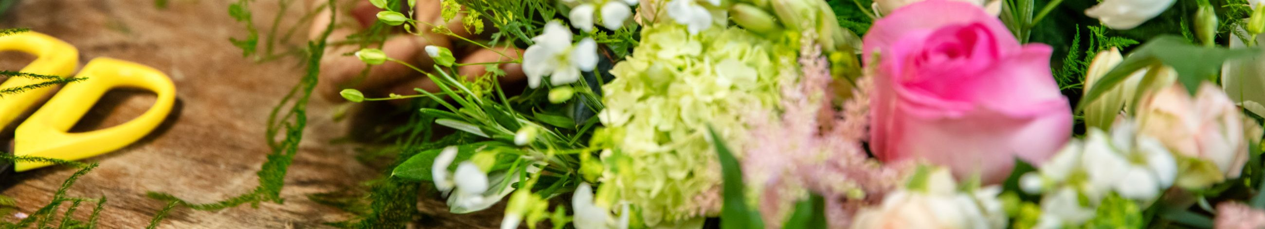 bouquets of flowers, flower arrangements, potted flowers, cut flowers, wreaths of grief, floral arrangements, cut flowers shop, fresh flower delivery, flower delivery service, local flower shop