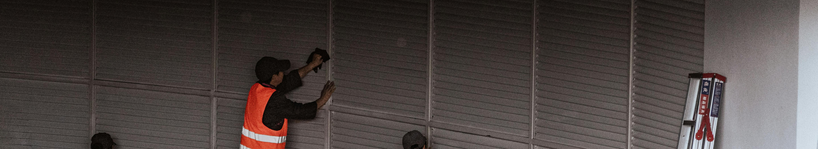 We offer comprehensive support from consulting and manufacturing to installation and maintenance, so that your advertising solutions can be completed and remain reliable.