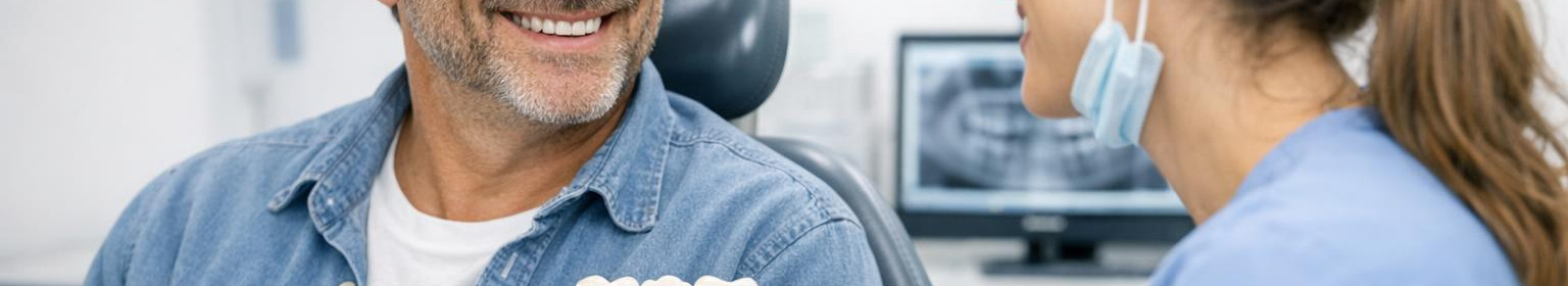 Kliiniline implantoloog pakub kirurgilist implantaatide paigaldust, luuaugmenteerimist ja implantaat-tugiseid proteese, et taastada närimisfunktsioon ja hammaste esteetika pikaajalise, prognoositava tulemusega.