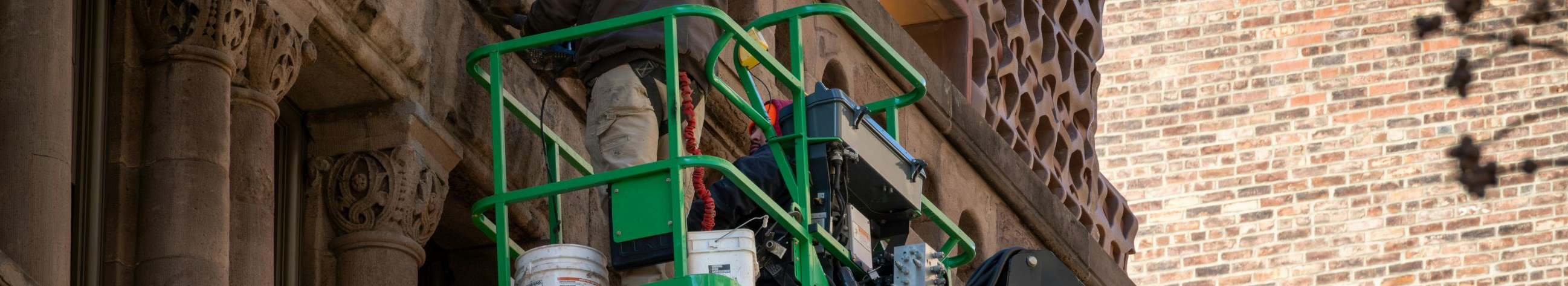 Pressure-reducing, sand sprayer, protection of heritage, demolition work, Transport of waste, Fashion wipes, surface cleaning, Industrial laundry, wet sand spray, Dry sand sprayer