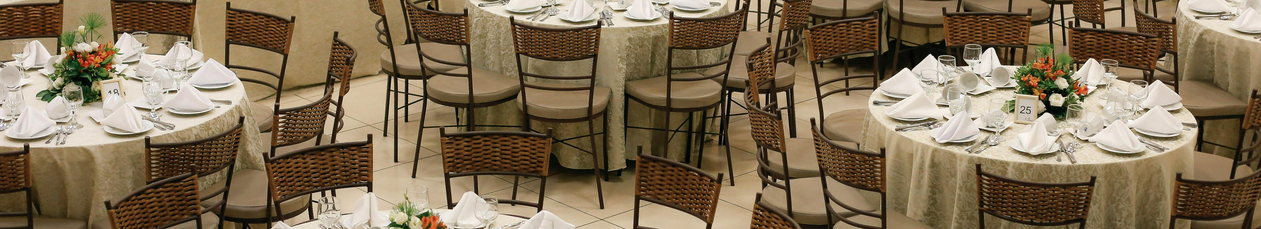 Keskne koht Otepääl, kus saab ööbida, süüa, osta värsket toitu ja korraldada üritusi. Kõik vajalik on mugavalt samas kompleksis.