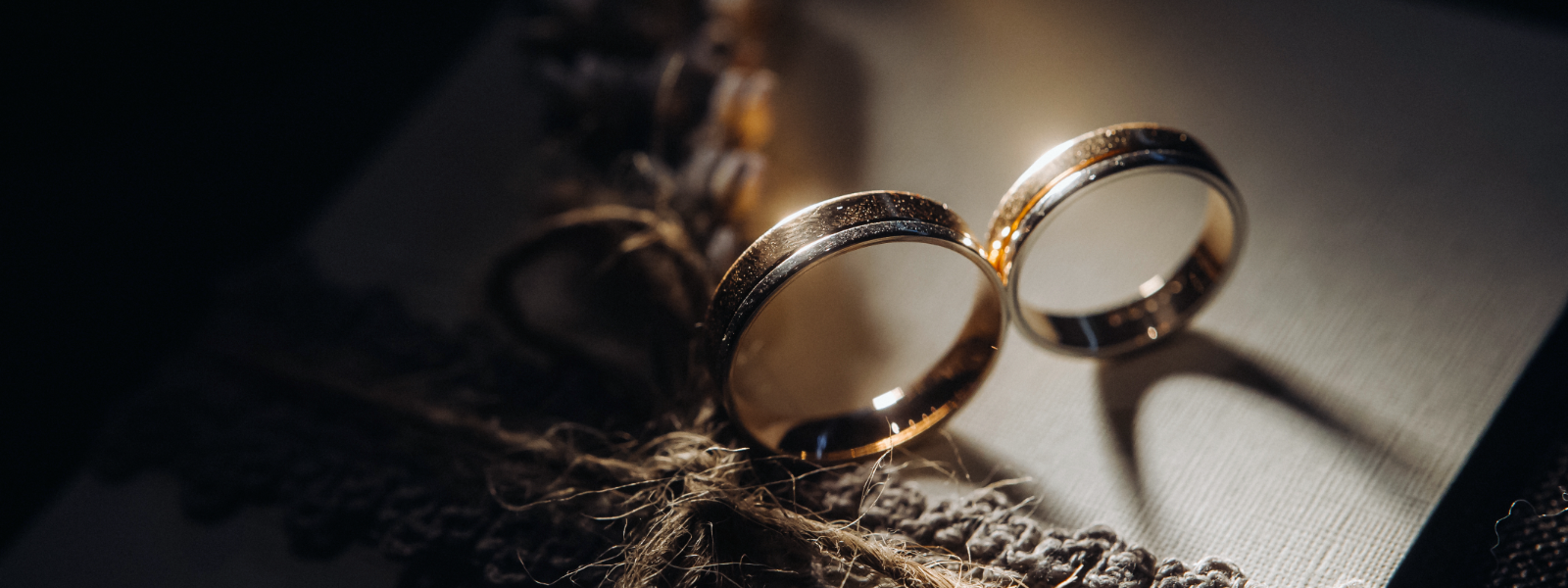 Kihlasõrmuste, abielusõrmuste ja teemanteh jaemüük Tallinnas