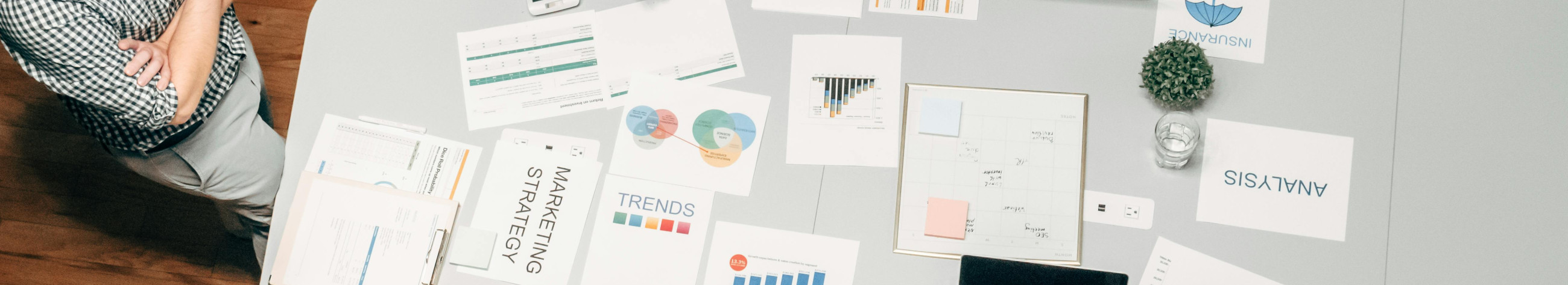 We help create comprehensive marketing, design and web solutions, and also prepare events and content. YouNULLll get clear, uniform and ready material from one place.