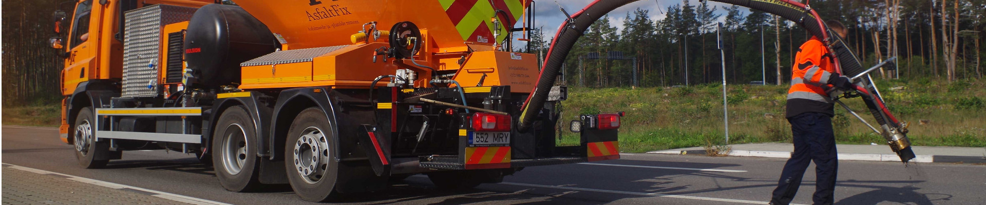 AsfaltFix OÜ tegeleb teedeehituse ja asfalteerimistöödega üle Eesti, pakkudes terviklahendusi alates pinnase koorimisest kuni asfalteerimiseni