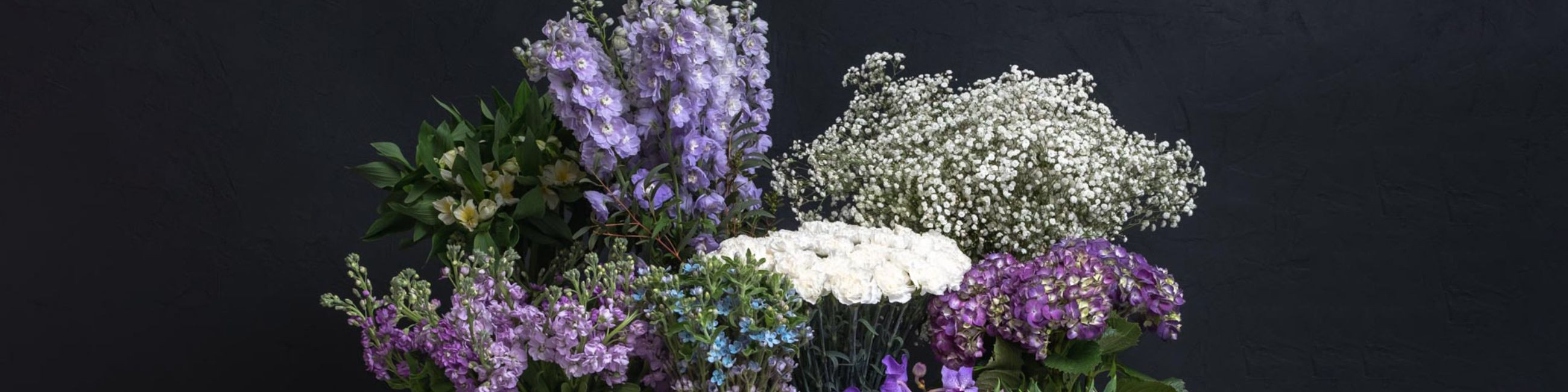 Leeri Lillesalong pakub kõike lilledega seonduvat alates 1999. aastast. Loome maine värvikatele lilleseadetele, mis sobivad ideaalselt igaks sündmuseks ja tähtpäevaks.