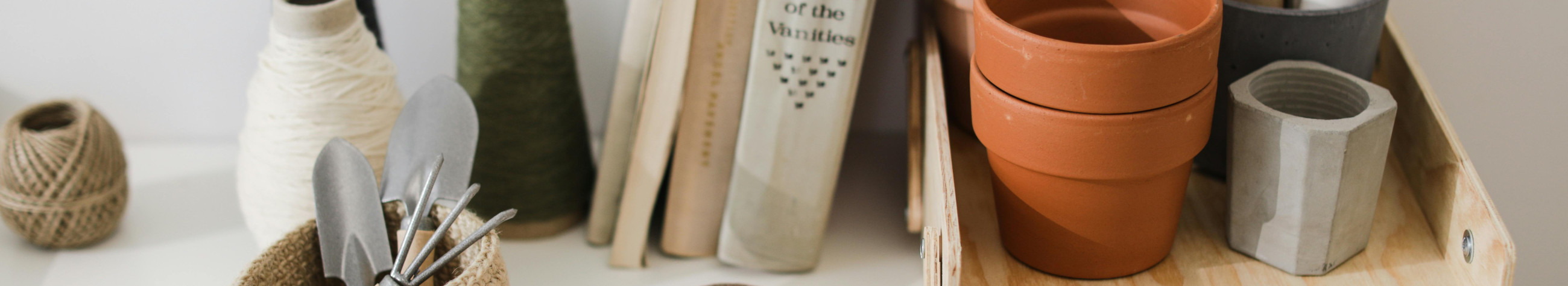 We offer handicraft books, study materials, design and printing services, as well as handicraft products from the web shop. We support both creators and readers.