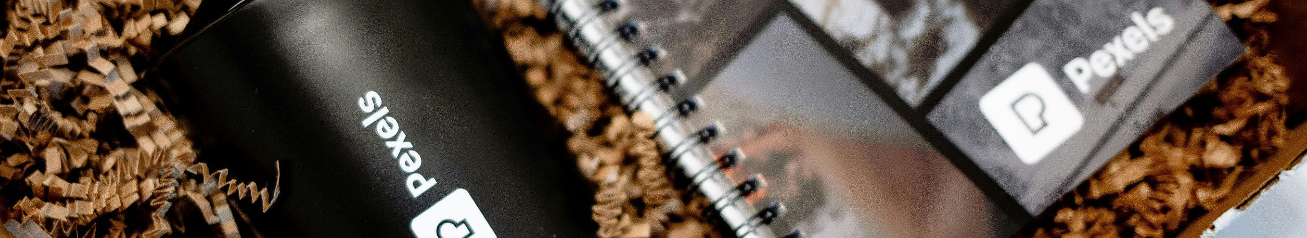 We help companies and organisations to order customized promotional products and gifts from one place. Suitable for marketing, events and the memory of customers or employees.