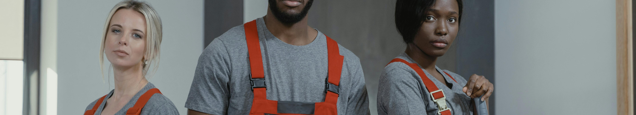 Tagame regulaarselt korras ruumid: kodude, äripindade ja ehitusobjektide puhastus ning renoveerimistööd.