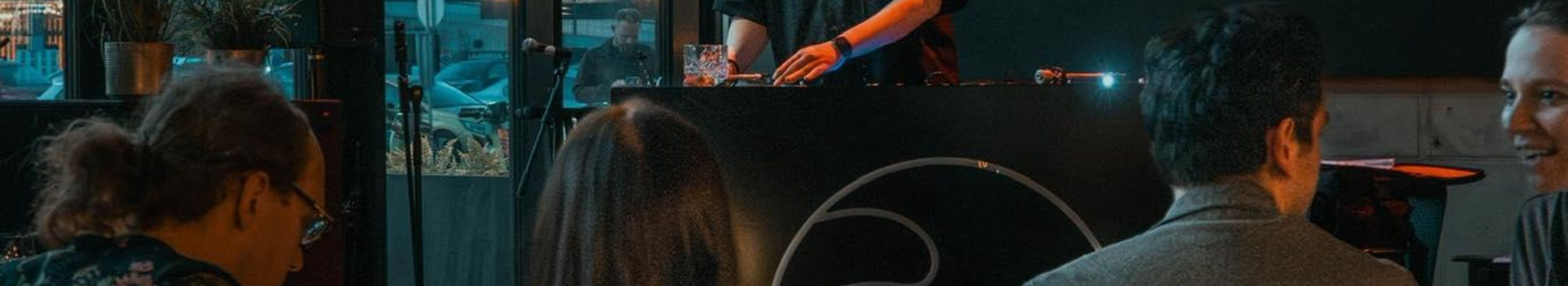 Web shop, Brick, Pre-order orders, Vinyls, CDs, New publications, First edition, Notifications, Music store, on-the-spot purchases