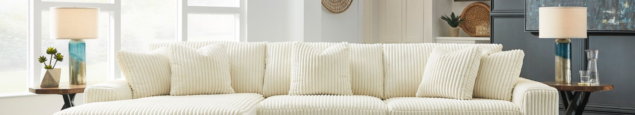 Kuratoorne valik Euroopa ja USA kaasaegset mööblit e‑poes ning Tallinnas showroomis. Kiired tarnevalikud, selge laoseis, sooduspakkumised ja järelmaks muudavad ostmise mugavaks.