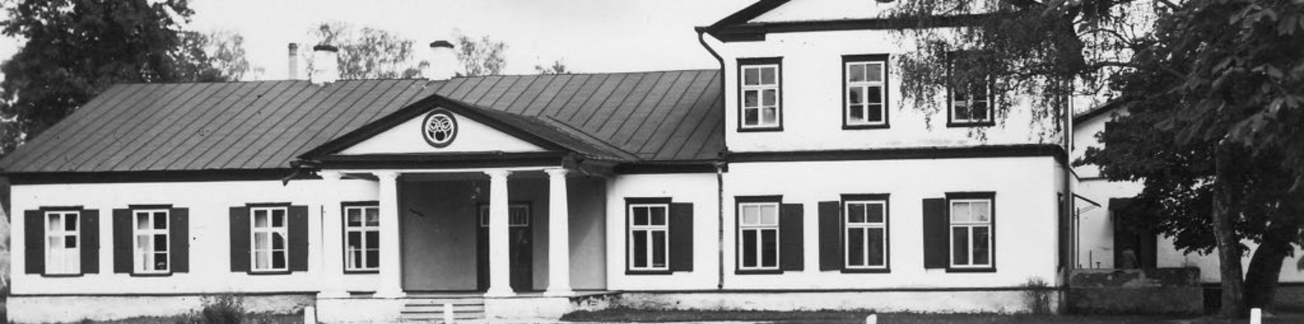 Ärimeedialehel külastusi - 379; jälgijaid - 8. Arvustusi - 4; Artikleid 1+  