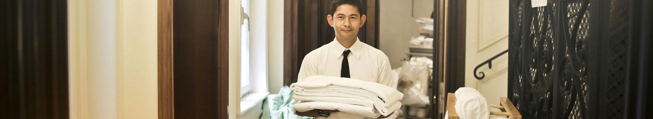 Professional laundry and textile care for accommodation and catering establishments. Flexible transport, high-quality finishing and an environmentally friendly approach will facilitate your daily work.