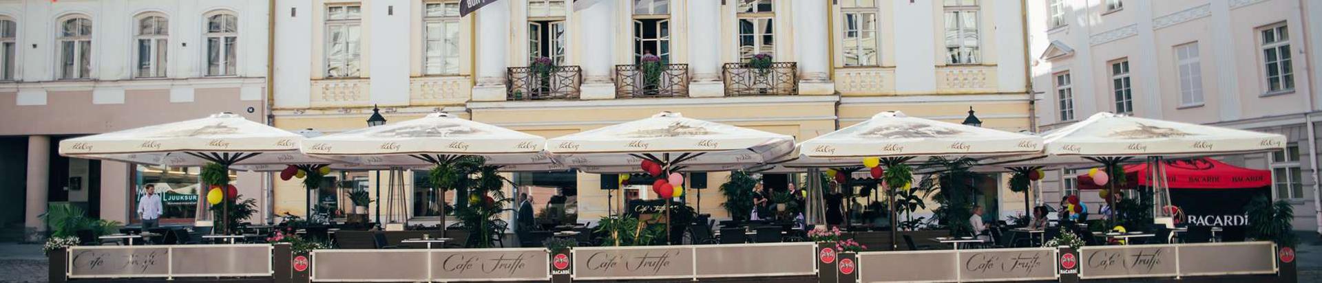 Auhinnatud kohvik Cafe Truffe on sümbioos suurepärasest teenindusest, kordumatust maitsest vahemereköögis, rikkalikest kokteilidest –ja veinivalikust. Tule ja naudi!