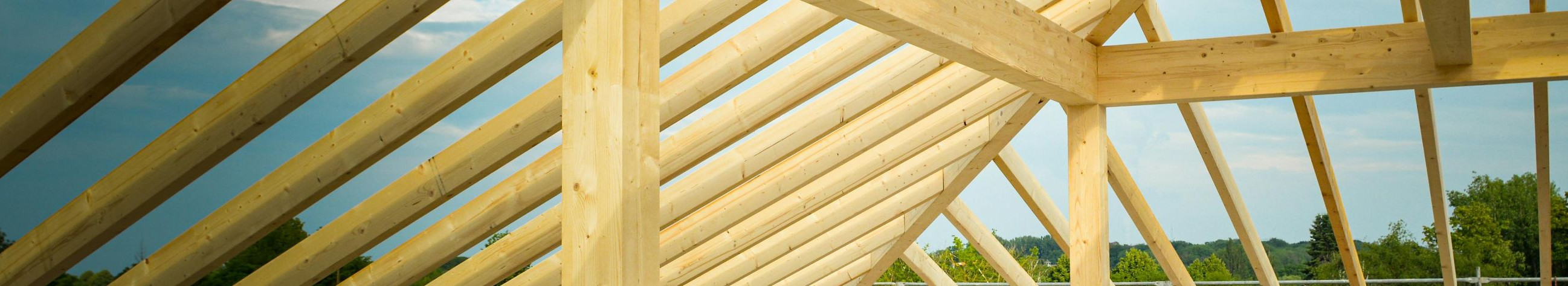 Disainime, toodame ja paigaldame C24-klassist okaspuust prefabrikaatferme, vähendades materjalikadu ja lühendades paigaldusaega.