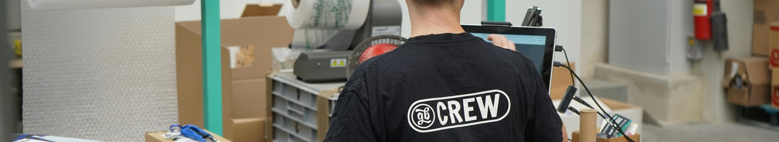 We organise and manage internal and international freight transport, customs and storage services. Fast price offers and full service administration will reduce your administrative burden.