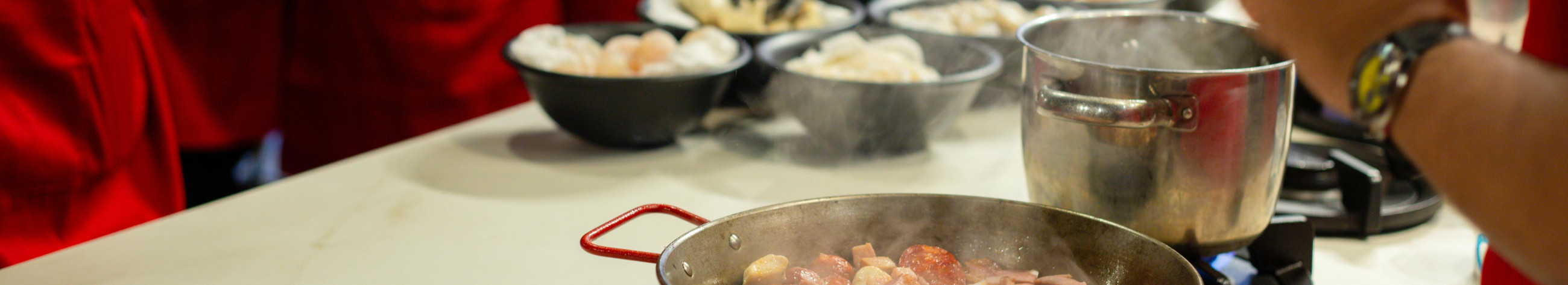 Supervised co-cooking, workshops and room rental in Tallinn and the Pistol House in the Open Air Museum. We offer customized catering and special solutions for companies and private events.