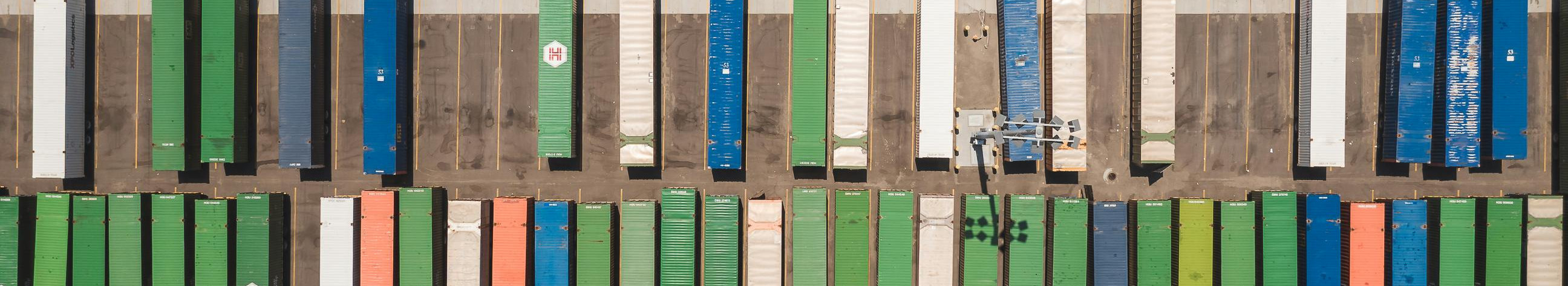 Aitame tollivormistuse, vahenduse ja nõustamisega, et kaubad liiguksid piiril korrektselt ja viivitusteta. Toetame ka tollitransiiti ning dokumentide haldust.