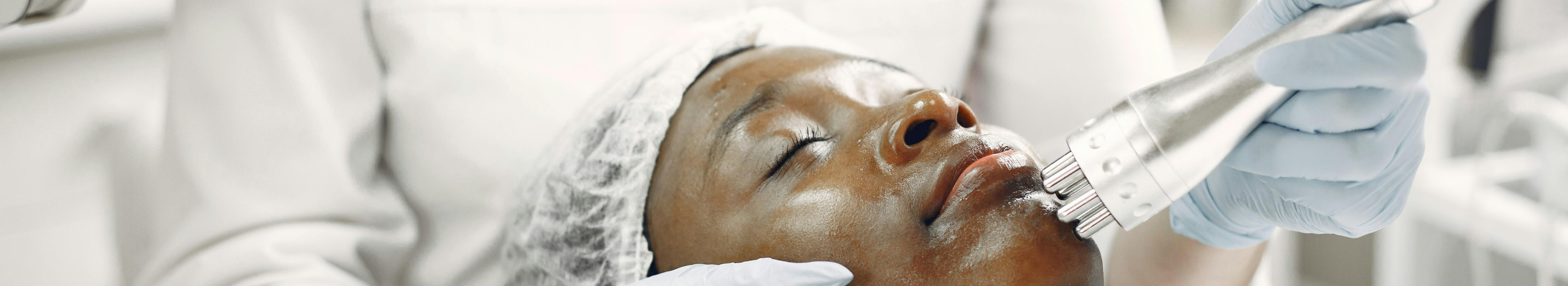 The clinic in Rakvere offers multi-technological non-invasive facial and body care and professional skin products from the e-shop. We fix skin texture, moisturize and body contour.