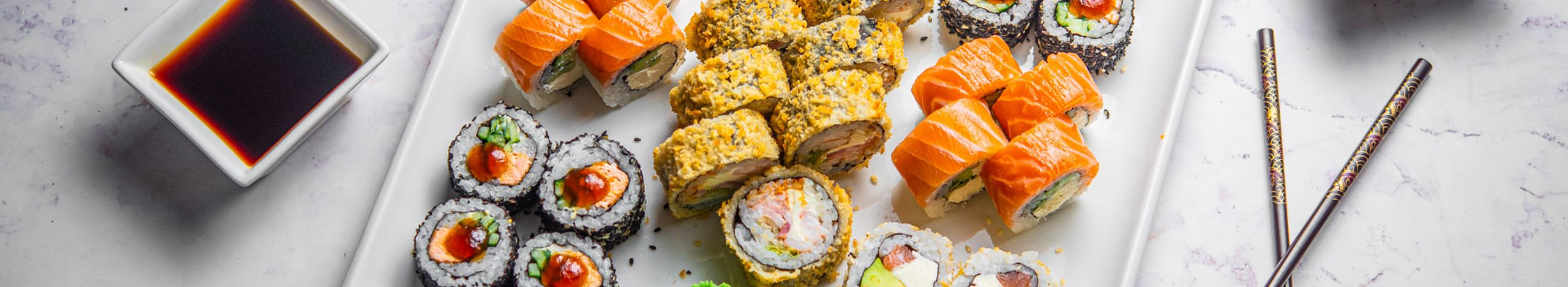 Pakume mitmekesist menüüd sushi komplektidest, maki'st ja teistest Jaapani hõrgutistest, mis on valmistatud värskeimatest koostisosadest.