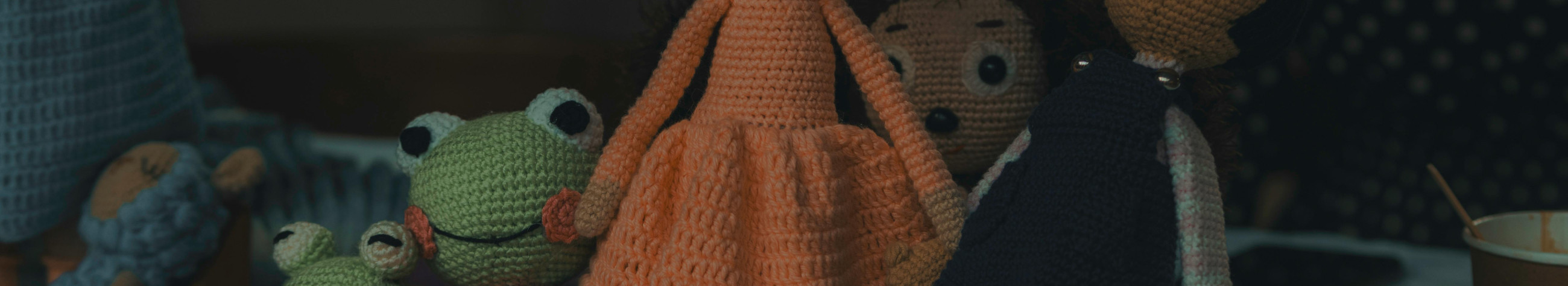 Amigurumi mustrid, komplektid ja tarvikud aitavad sul luua mängulisi käsitöötöid. Valikus on ka valmis käsitsi tehtud mänguasjad, raamatud ja tasuta juhendid.