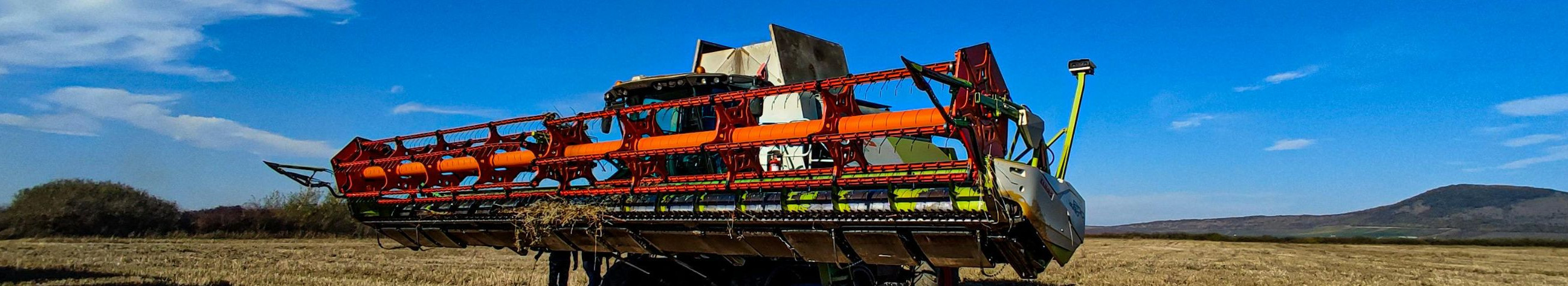 We rent tractors, combo machines and hay machines with maintenance and operator service. Flexible rental packages reduce stagnations and costs.