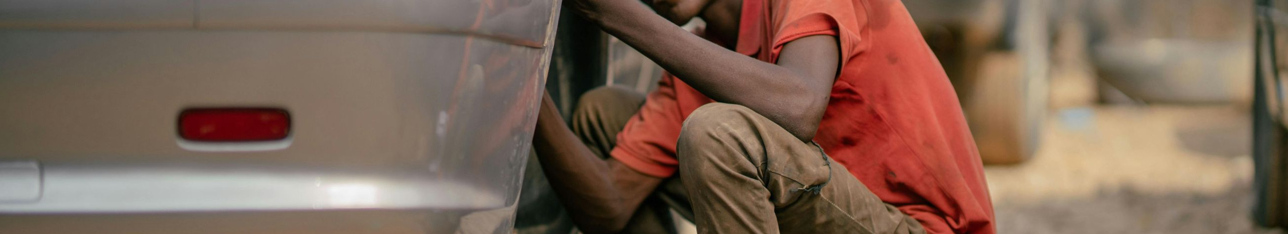 We offer car repairs, tyres and batteries for installation, greening, machine rental and snowblowing. Fast, practical and local service for maintenance of vehicles and fields.