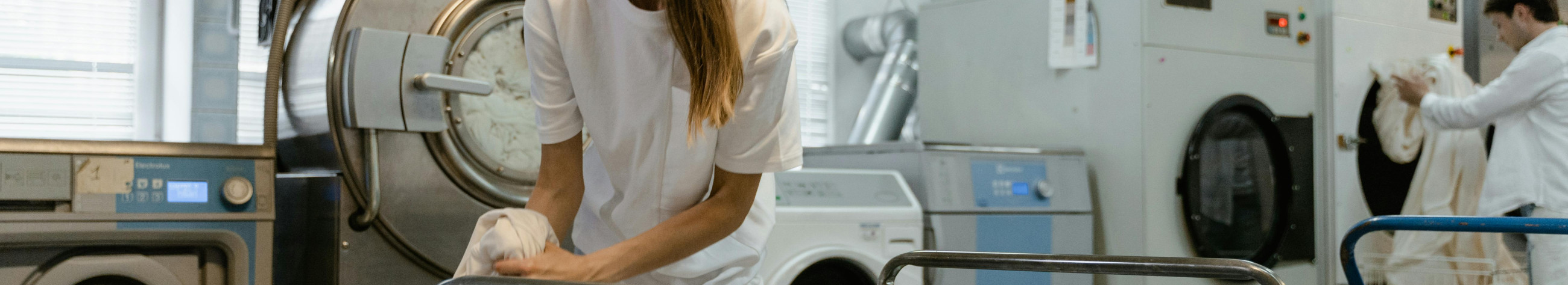 We offer drying, washing and ironing solutions for both business and private customers. We install the equipment on the ground, maintain it with a guarantee and offer flexible financing options.
