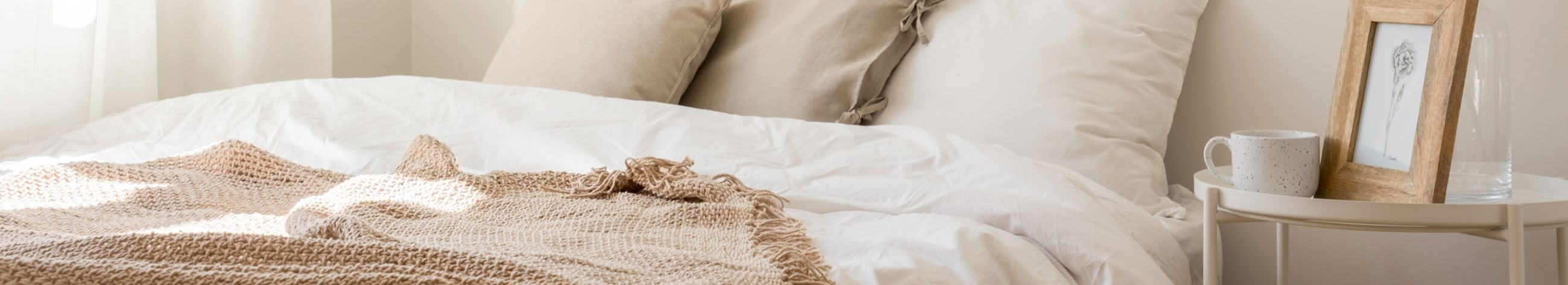 Ettevõte pakub laia valikut kodutekstiile ja sisustuskaupu, mis toetavad mugavat und ja kodust heaolu. Valikus on kvaliteetsed tooted igapäevaseks kasutamiseks, keskendudes praktilisusele ja vastupidavusele.