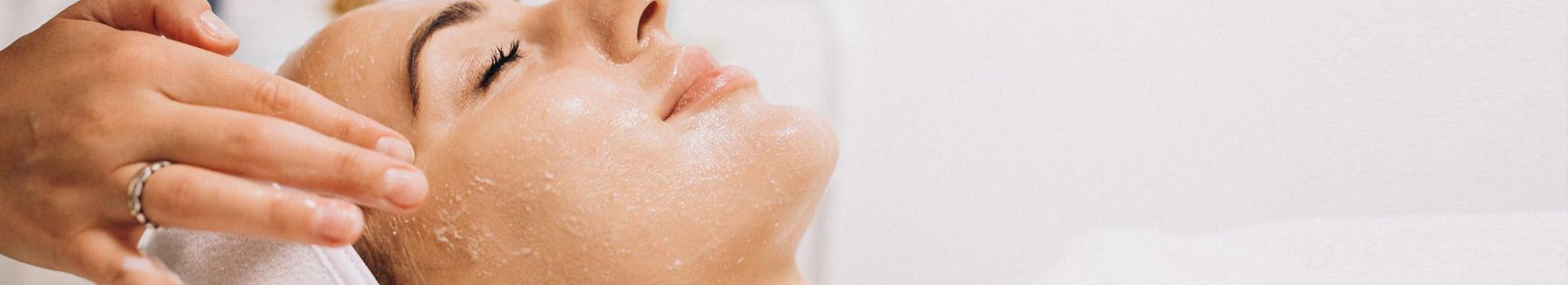 Ilusalongis Kaunitar pakume ainulaadset NanoAsia näohooldust ning meie juures töötab 2 juuksurit. Salong on avatud ettetellimisel.