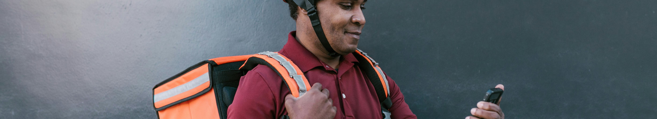 Aitame ettevõtetel kiiresti leida paindlikke ja koolitatud ajutisi töötajaid. Töötajatele pakume lühikesi vahetusi, mis sobivad õpingute või lisatulu kõrvale.