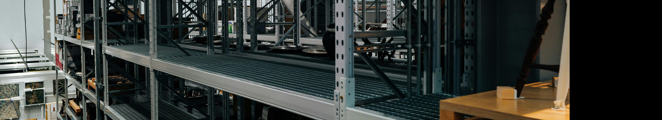 We install, maintain and repair storage and archive systems so that the room is better used and the work remains smooth. Fast price query, flexible exercise.