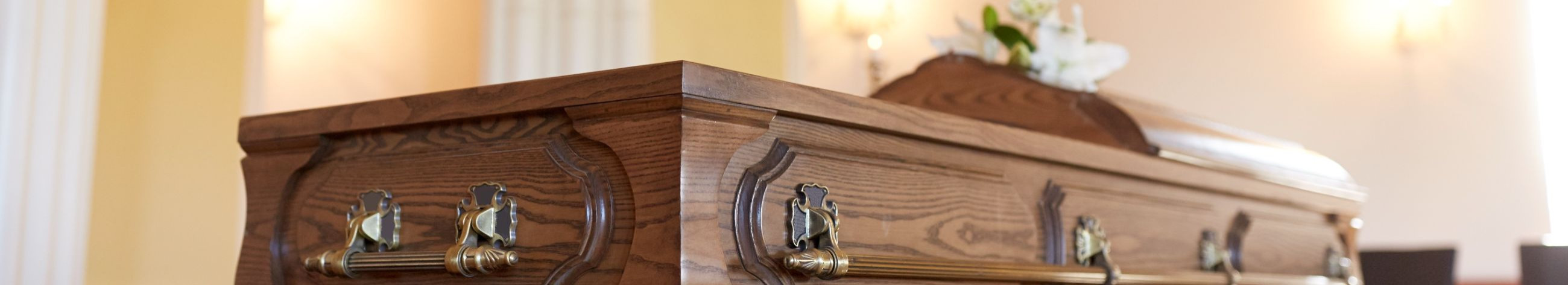 funeral homes, funeral services, borrowing of funeral goods (bases for wooden shirts and urns, candlesticks, etc.), burial services, funeral arrangements, funeral arrangements, funeral services provider, cremation services, funeral planning, funeral home near me