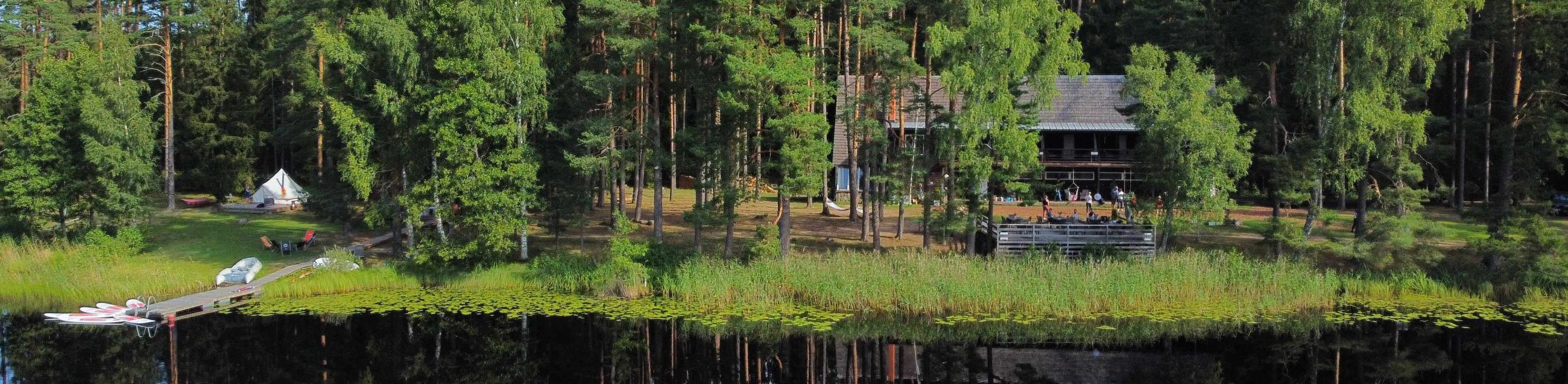 Puhkemaja 40-le Lõuna-Eestis järve kaldal, looduse keskel. Majutus | Toitlustus | Saunad | Veerõõmud