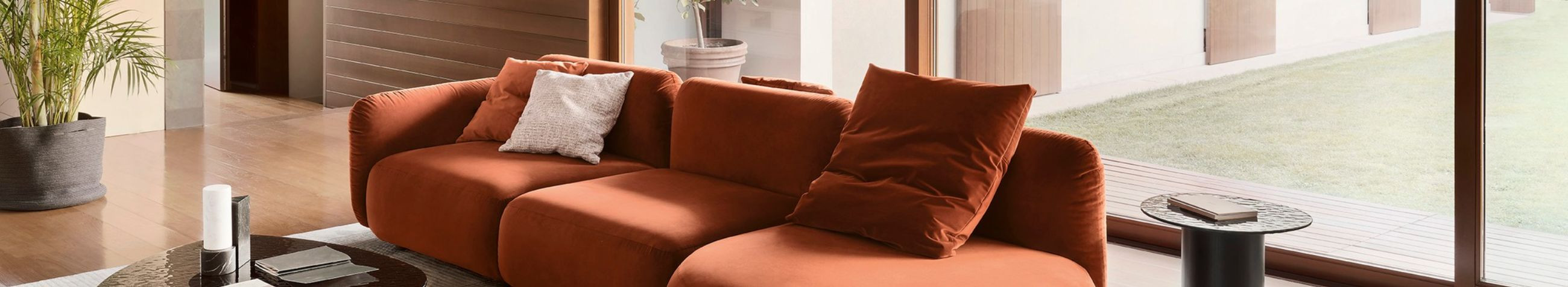 Tegeleme kvaliteetse mööbli müügi, sisedisaini ning mööbli paigaldusega, pakkudes täislahendusi luksuslikumatele interjööridele.