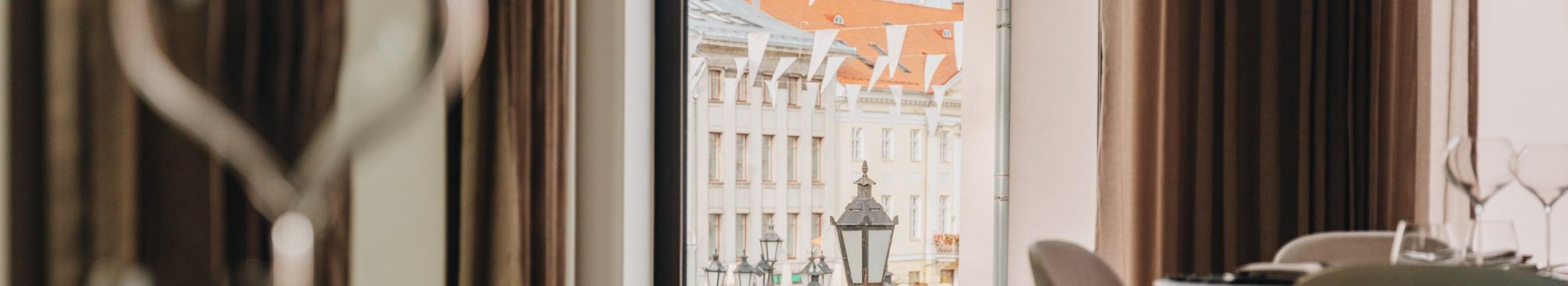 luksustoad, Sviidid, Restoran Hõlm, Konverentsiruumid, kesklinna majutus, ärireisijatele, pulmapaketid, hübriidsündmused, tehniline tugi, gurmeetoit