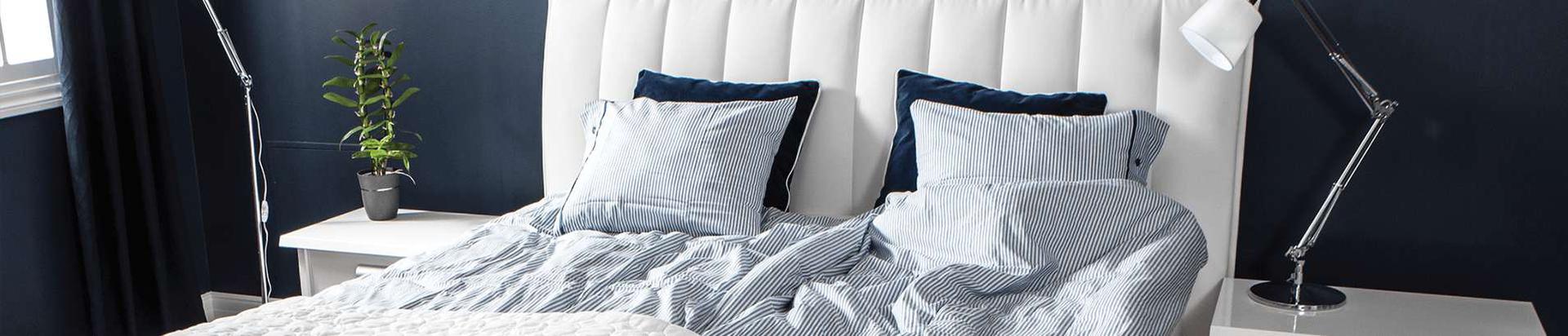Delux Dreams voodid valmivad Eesti meistrite käsitööna ja pannakse kokku koostöös kliendiga. Delux pakub klientidele magamistoa mööblit ning aksessuaare.