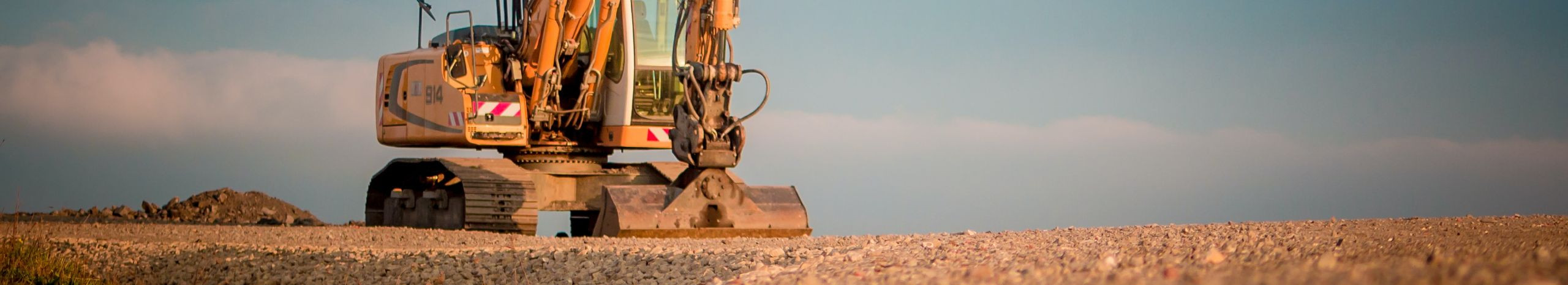 Service, Construction and demolition works, Drainage systems, foundation excavation, Digging cable ditches, Insurance of inclines, Room excavator services, Preparation of agricultural areas, land excavation, soil leveling