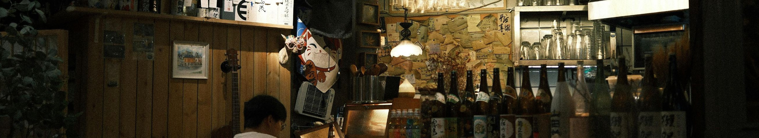 A cosy bar with a wide range of drinks, shots, water pipe and table games to spend time with friends. Open for late-night and peaceful company.