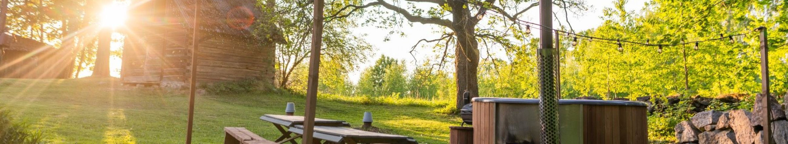 Taali Homes pakub looduslähedast puhkemajutust Eestis, kus saab nautida kaunist loodust, traditsioonilist saunaelamust ning hubast majutust.