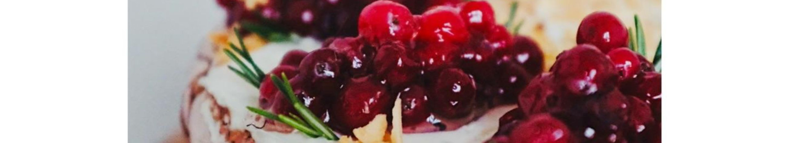 Naabruskonna pagar-kohvik Kopli 27: värsked juuretisega leivad, kringlid ja pirukad ning eritellimusel tordid — ka gluteenivabad. Tellige veebist, toimetame kohaliku kulleriga või võtke poodist järele.