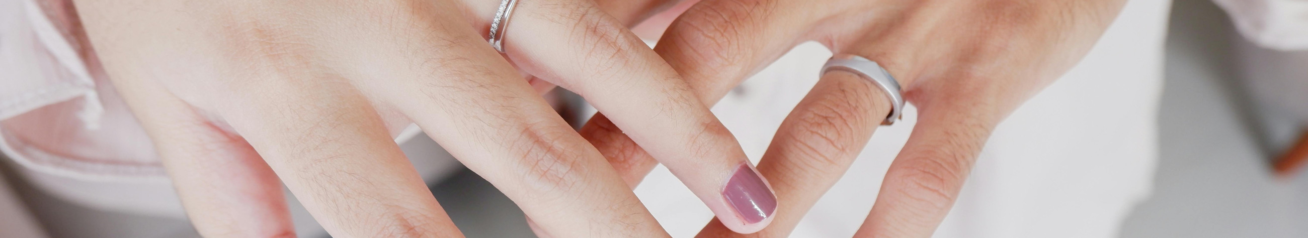 Meie valik hõlmab kihla- ja pulmasõrmuseid ning briljant- ja hõbeeheteid kogu perele. E-pood ja Tallinna teenindus tagavad personaalse nõustamise ning mugava ja kiire ostukogemuse.