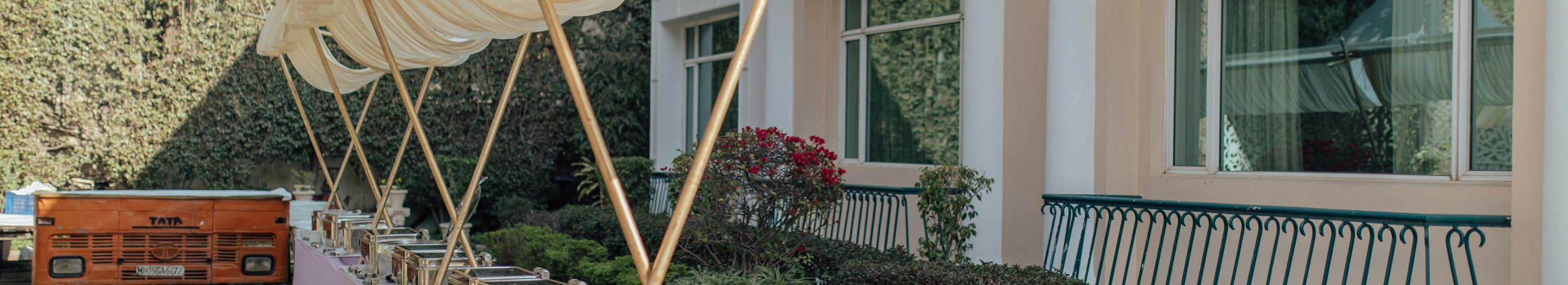 Pakume täisteenust — catering, ruumirent (Kene Rannaresto), inventari rent ja rändav baar. Töötame värskete kohalike koostisosadega ning tagame hoolitseva, perepõhise teeninduse.