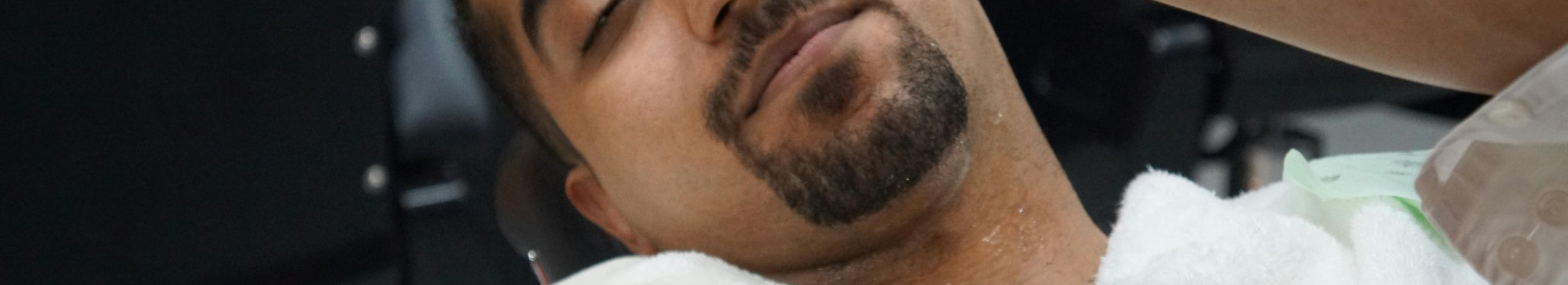 meeste lõikus, kuninglik raseerimine, näohooldus, habeme kujundus, kingituskaart, barberi soeng, pesu ja viimistlus, online-broneerimine, kuum rätik, terasest pardel