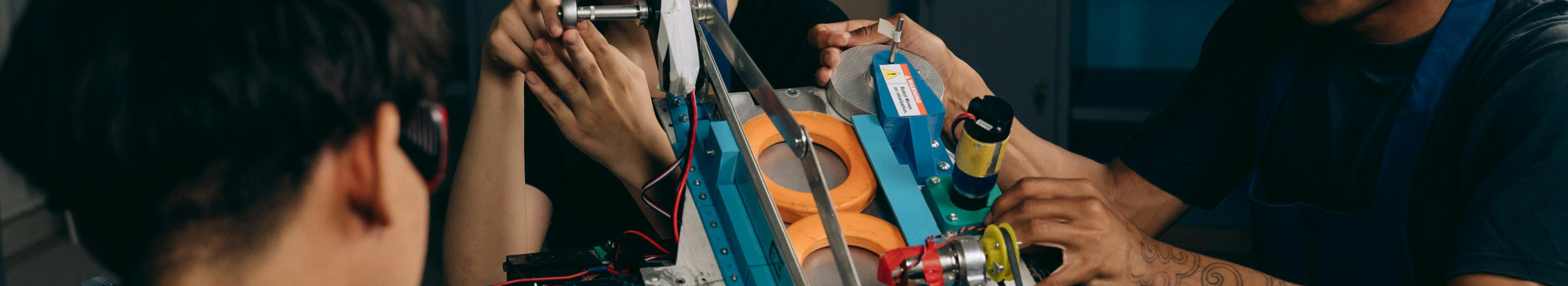 We offer comprehensive scientific and technical solutions: prototyping, technical advice and project management. We reduce development risks, accelerate market entry, and strengthen your technical capabilities.