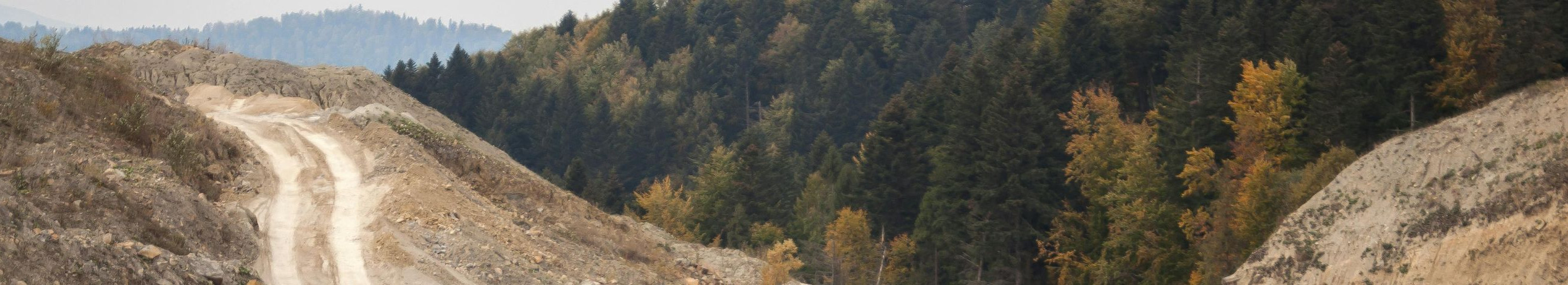 Meie tarnitav liiv, fraktsioonitud kruus ja drenaažimaterjalid tulevad otse karjäärist koos kaevandamise, sorteerimise ja haldusteenusega. Pakume paindlikke koguseid ja kiireid tarneid ehitus- ja haldusprojektidele.