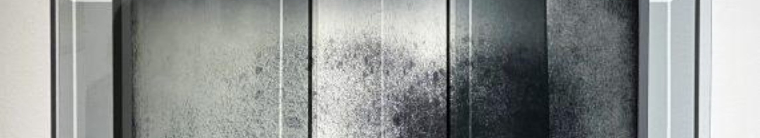 Loome kontseptsioonipõhiseid klaasskulptuure, paigaldusi ja kureerimist muuseumidele, galeriidele ja avalikule ruumile. Pakume ka töötubasid, residentuure ja mentorlust praktikutele.