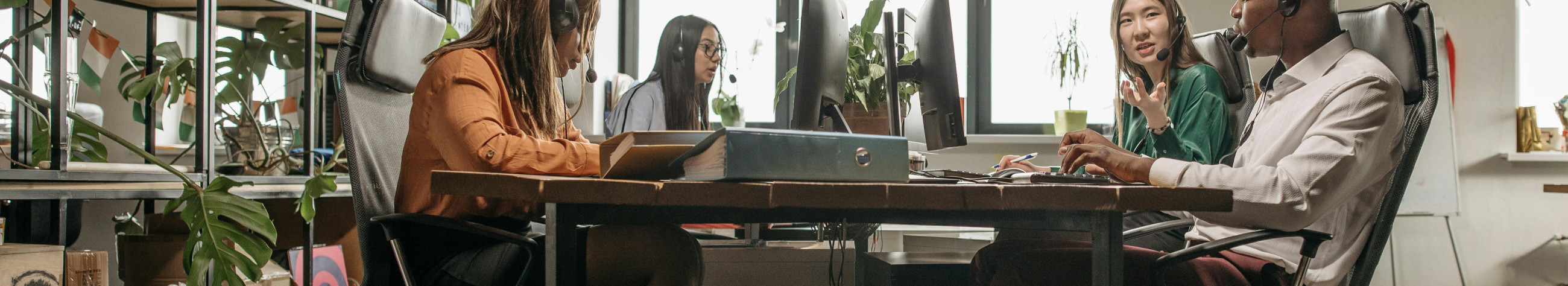 Kirjalik ja suuline tõlge ning ametlikud tõlked, mis aitavad suhelda täpselt ja arusaadavalt eri keeltes. Lahendused sobivad nii igapäevasteks kui ka ametlikeks vajadusteks.