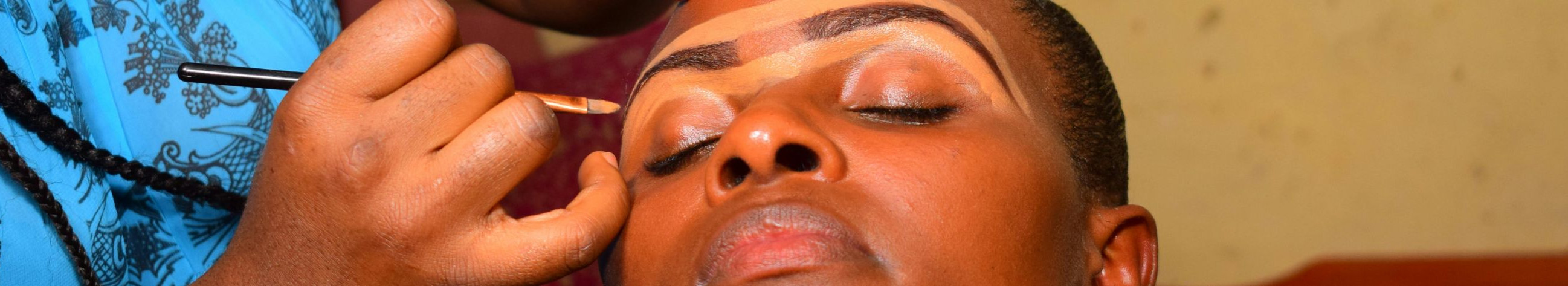 We offer a wide range of facial and beauty services: professional skin care, makeup and eyelashes and eyebrows modeling. Personal approach restores skin shine and emphasizes your best features.